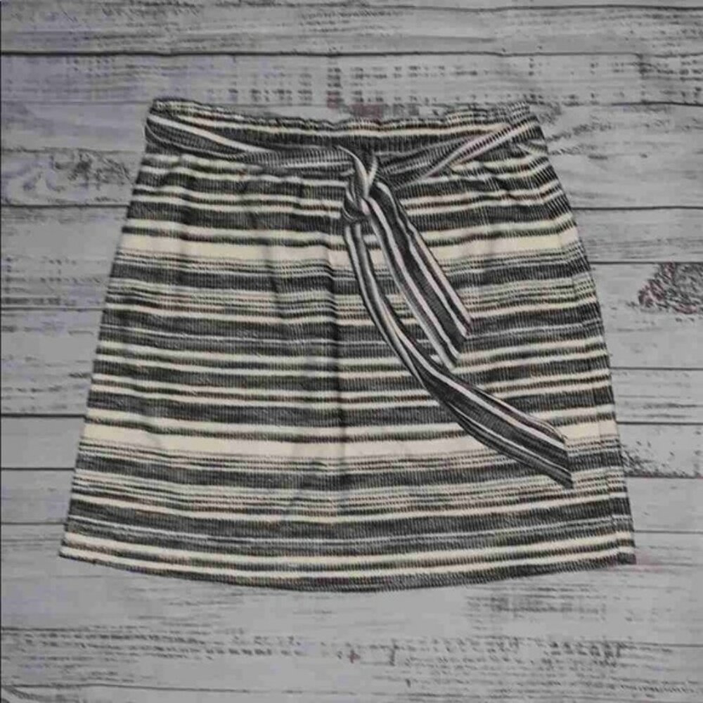 Elegant Striped Mini Skirt
